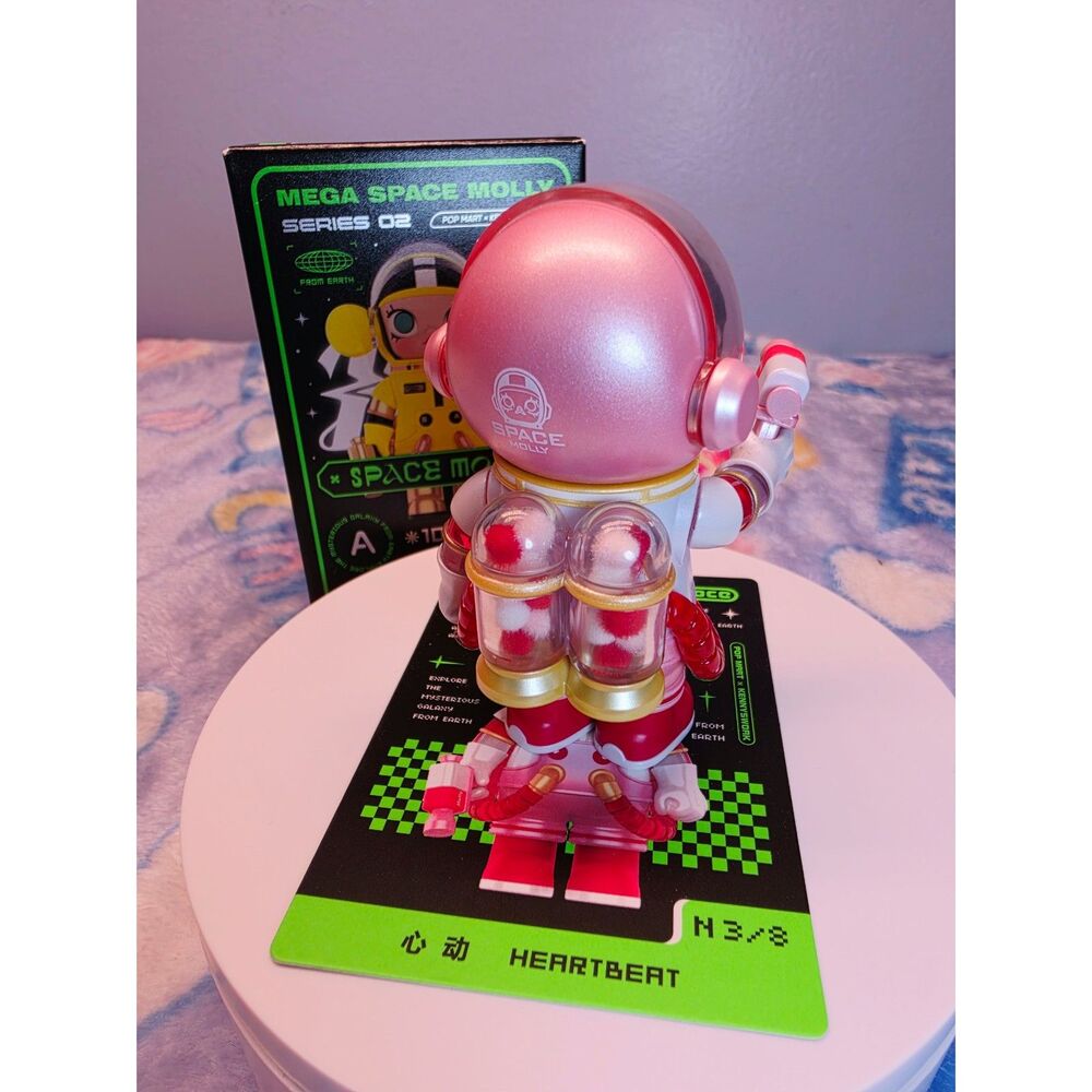 Mega Space Molly 100% Series 02 – Heartbeat